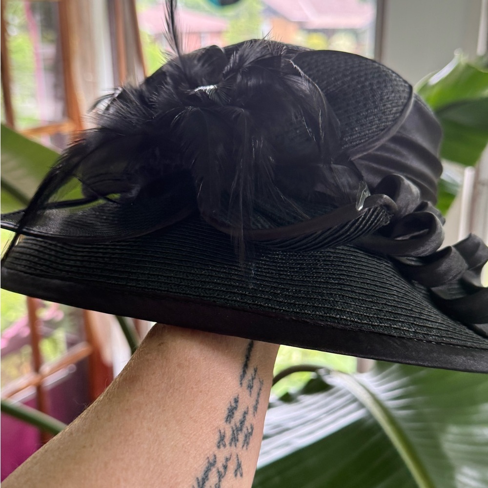 Elegant Black Feathered Women's Hat